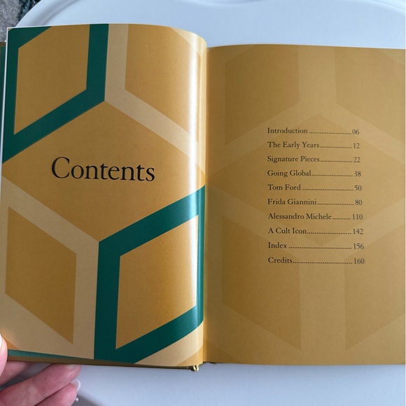 Little Book of Gucci: The Story of the Iconic Fashion House - Picture 3 of 7